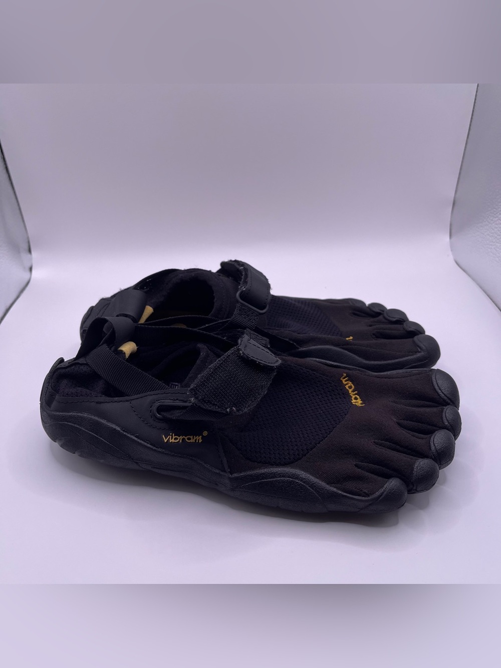 Vibram FiveFingers womens Black SZ 37 US 7-7.5 Hook & Loop Water Shoes Vibram